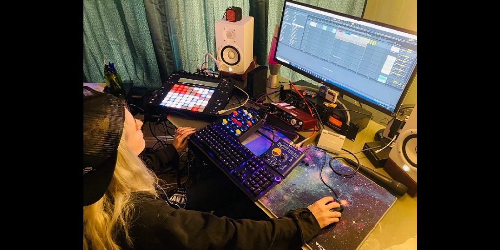 Recording Connection student Miley Knox making beats on Ableton which she placed with Wu-Tang affiliate Christ Bearer | How to Record in Ableton